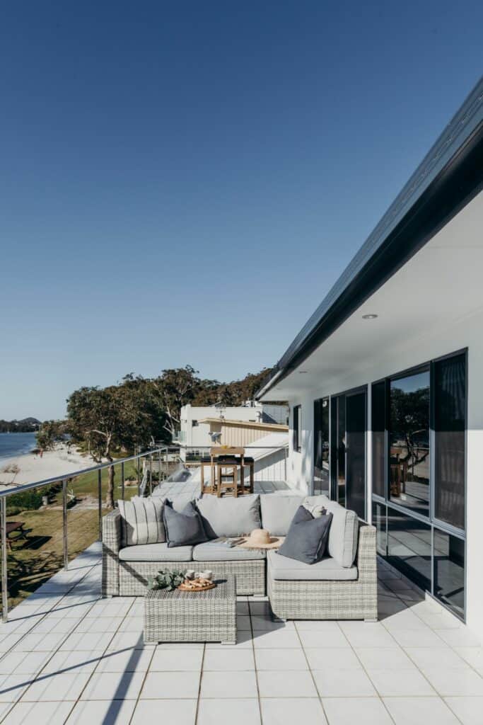 PORT STEPHENS WATERFRONT BEACH HOUSE ACCOMMODATION