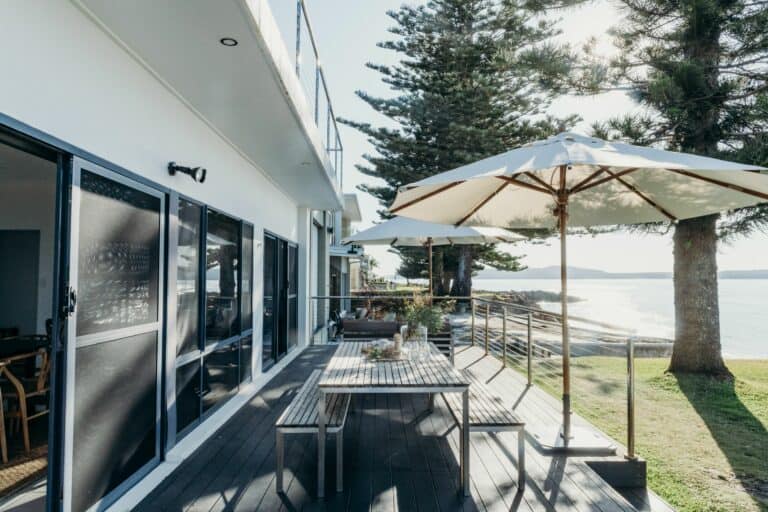 PORT STEPHENS WATERFRONT BEACH HOUSE ACCOMMODATION