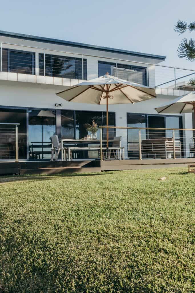 PORT STEPHENS WATERFRONT BEACH HOUSE ACCOMMODATION